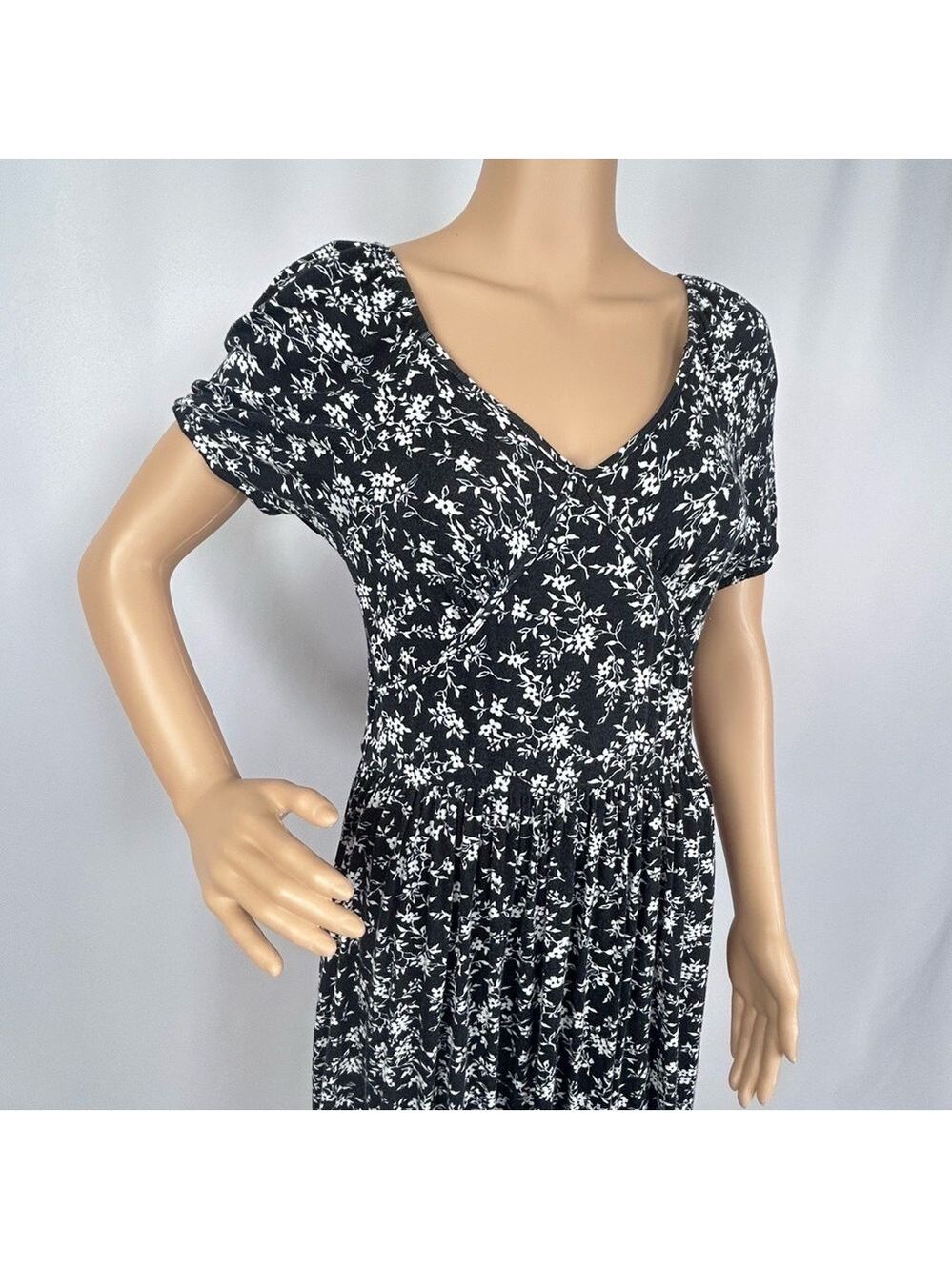 Loveappella Black White Floral V Neck Maxi Dress Medium - Picture 2 of 9